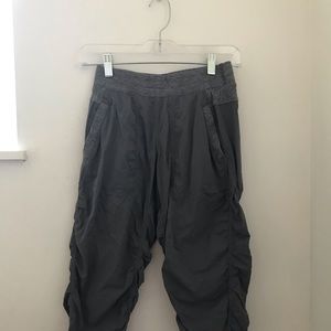 ivivva grey cropped joggers